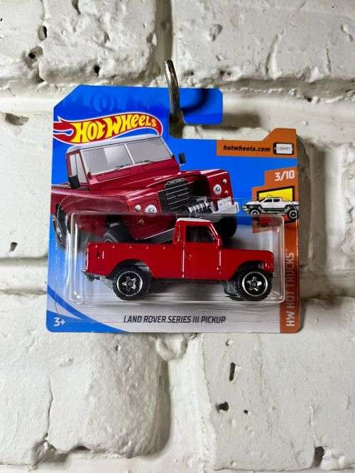 Hot Wheels 1/64 Land Rover Series III Pickup Red