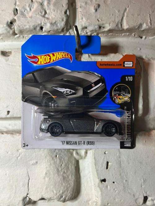 Hot Wheels 1/64 17 Nissan GT-R R35 Grey