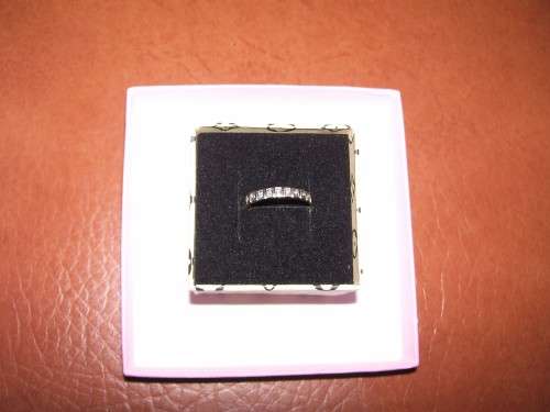 Anniversary Ring in 9ct Yellow Gold Fitted with 8 White Diamonds (+- 0.01ct each) Size M