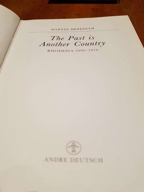 THE PAST IS ANOTHER COUNTRY - MARTIN MERIDITH