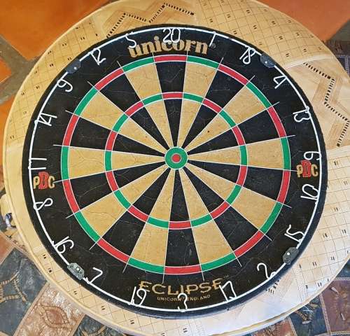 UNICORN PROFESSIONAL 'BRISTLE' DARTBOARD 36"