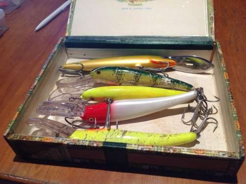 SELECTION OF 4 LARGE MANN LURES AND ONE RAPALA (lot 2)