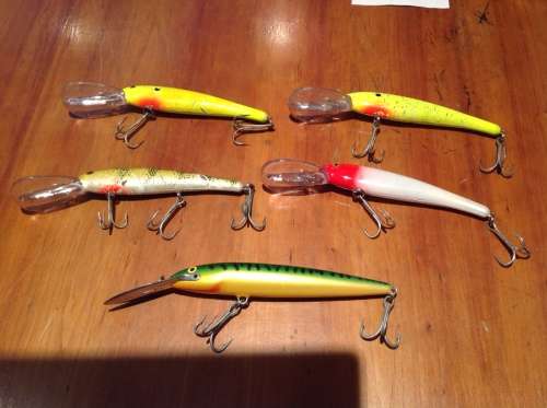 SELECTION OF 4 LARGE MANN LURES AND ONE RAPALA (lot 2)
