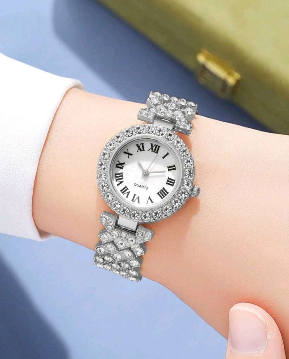 6pc luxurious diamond decor geneva  Quartz Watch set for her