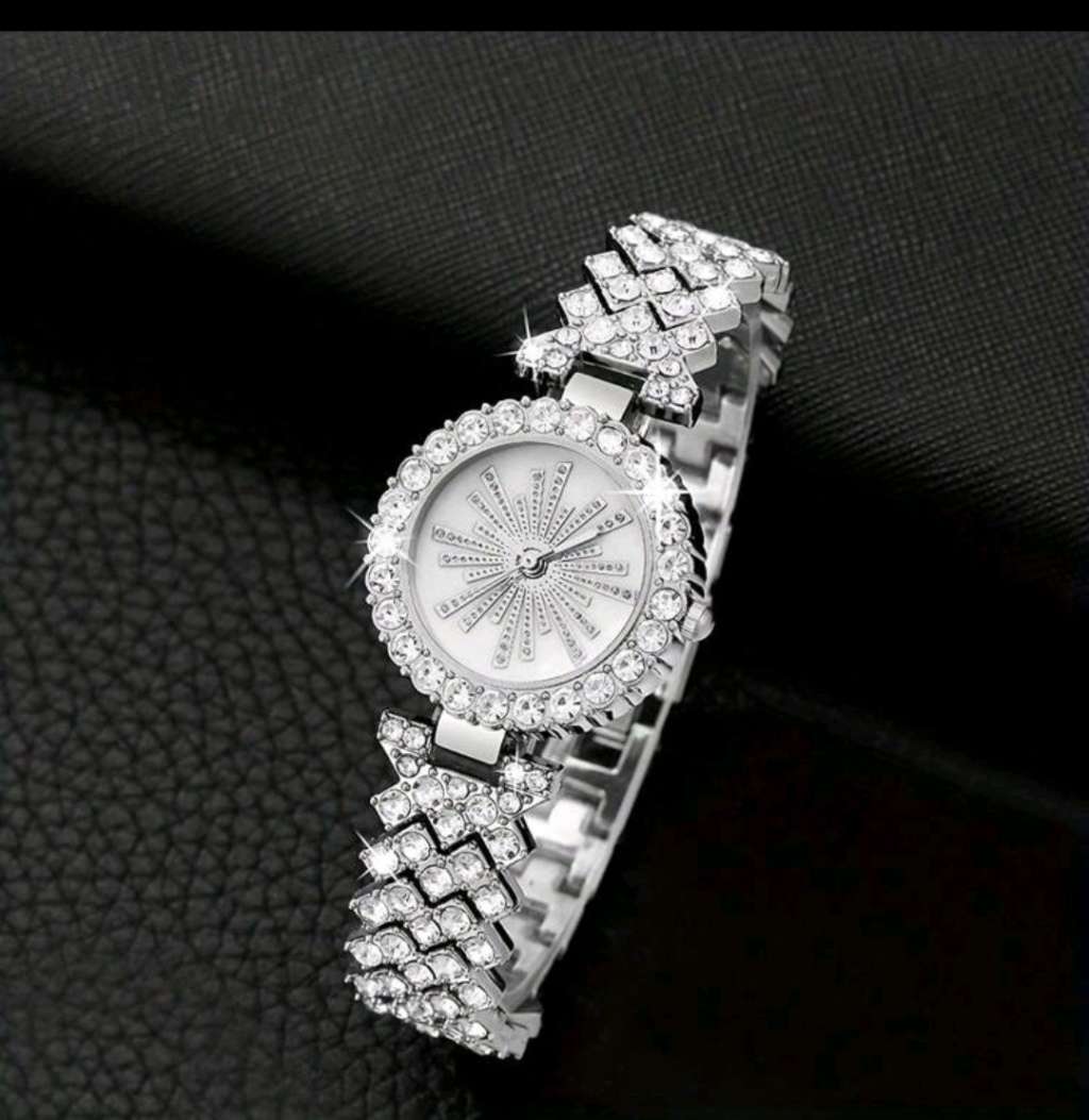 Wow amazing luxurious woman  5pcs  Diamond decor Quartz Watch set