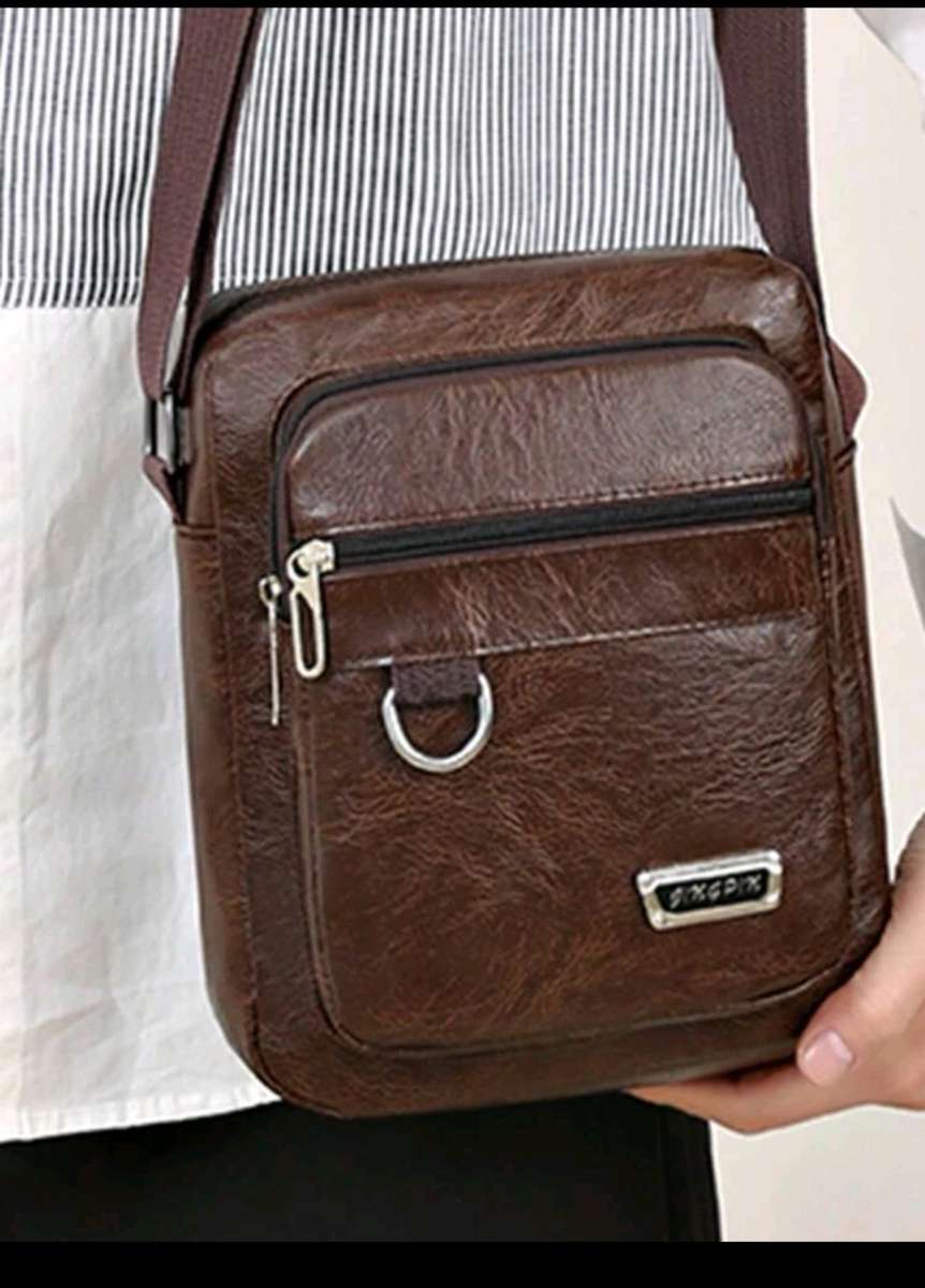 Wow amazing luxurious Men`s leather (P) bag