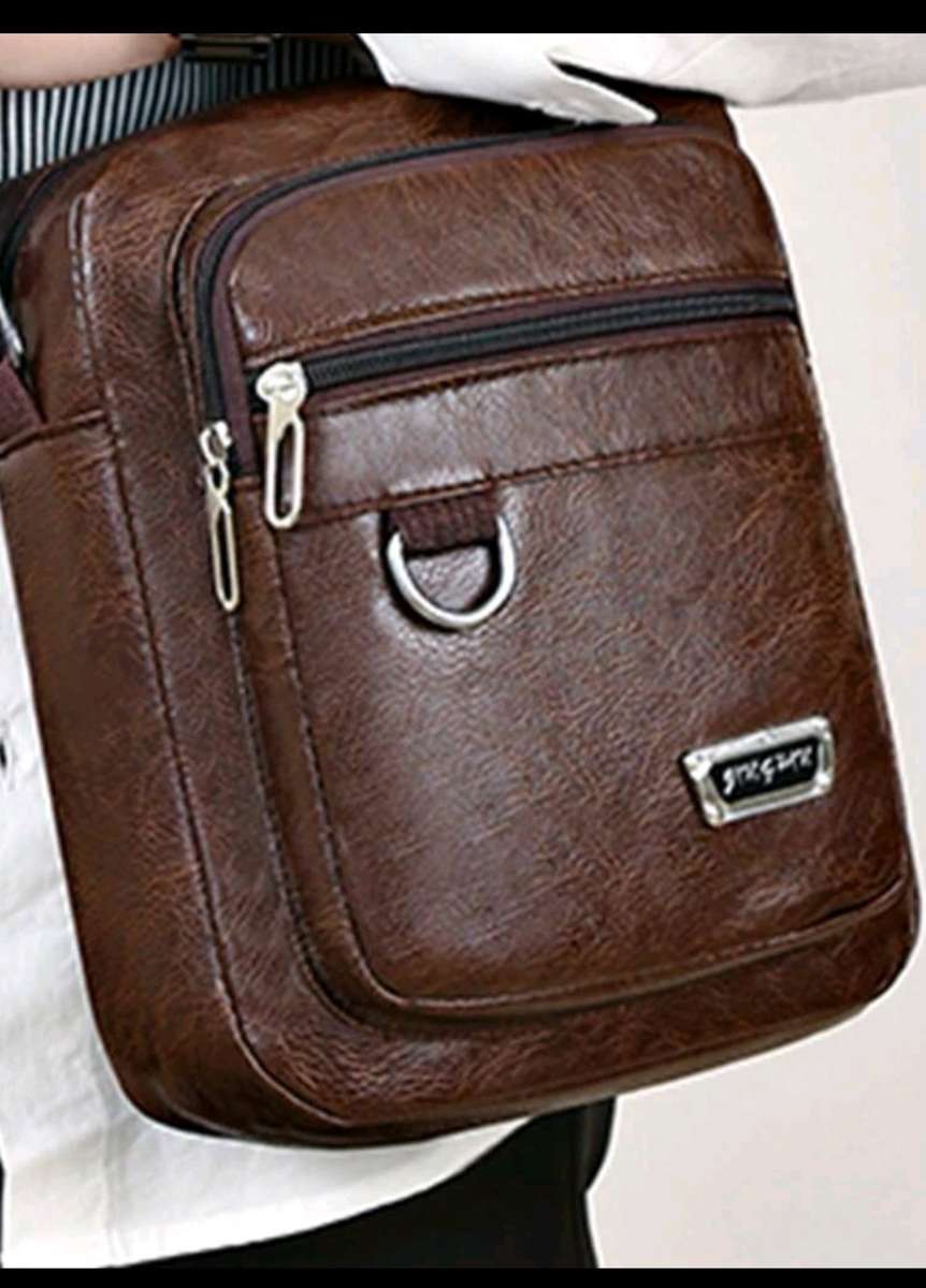 Wow amazing luxurious Men`s leather (P) bag