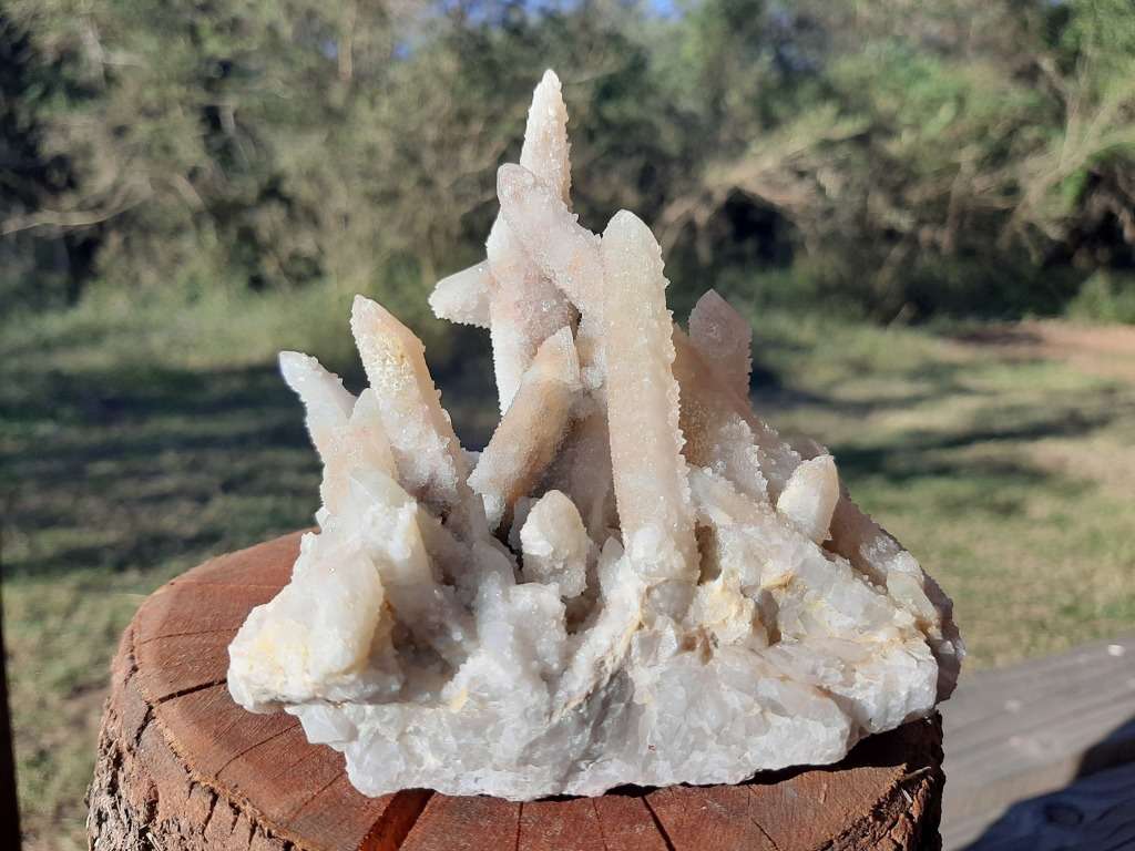 WHITE FAIRY QUARTZ CLUSTER ( SPIRIT QUARTZ)0.350grams