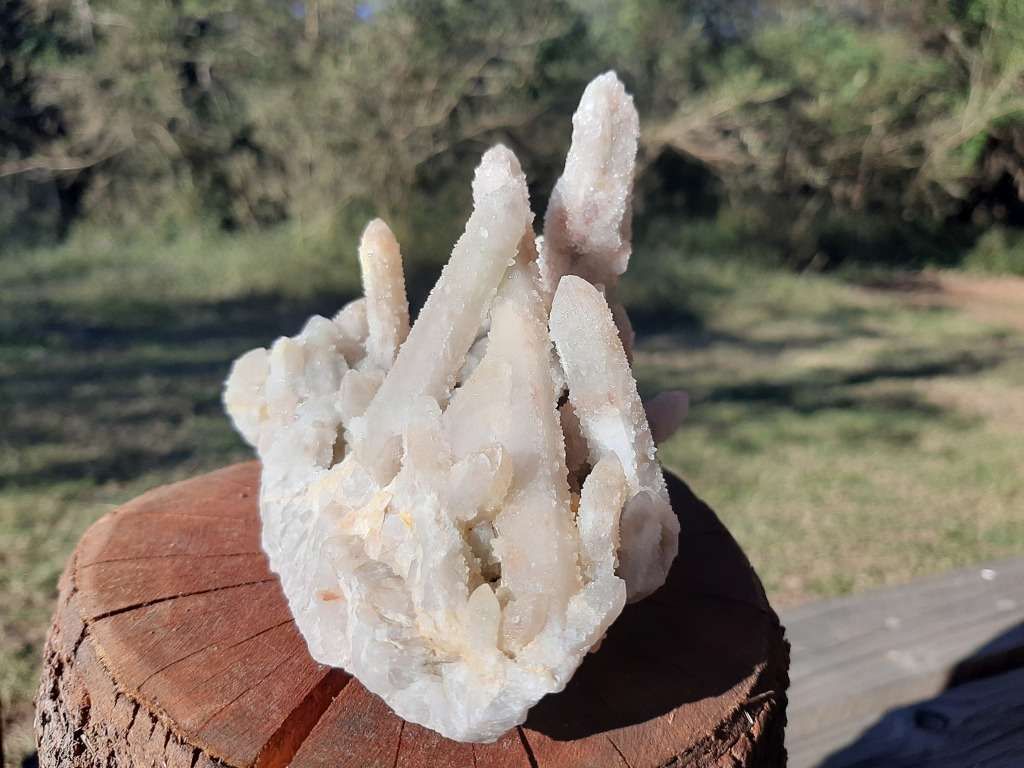 WHITE FAIRY QUARTZ CLUSTER ( SPIRIT QUARTZ)0.350grams