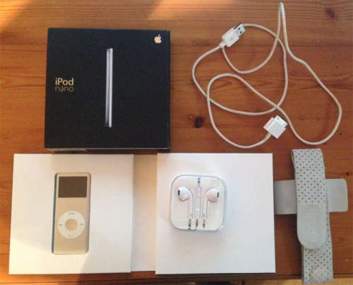 Apple iPod Nano 4GIG in box with exercise armbad, new headset & syc cable