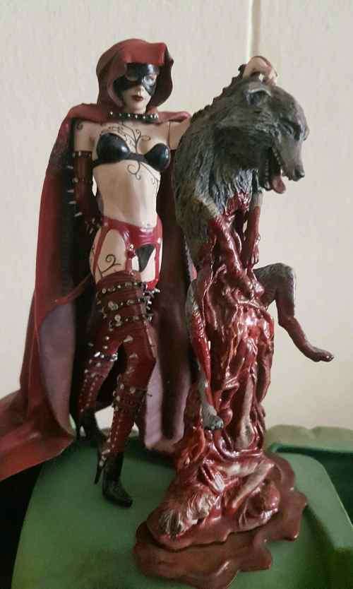 MCFARLANE'S TWISTED FAIRY TALES: RED RIDING HOOD
