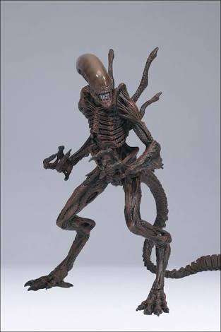 MCFARLANE MOVIE MANIACS 6 WARRIOR ALIEN OUT OF PACKAGING