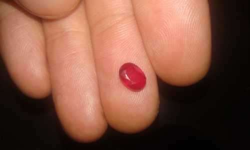 0.8 ct Natural Burmese Beautifull Ruby Vitreous luster ( only heated)