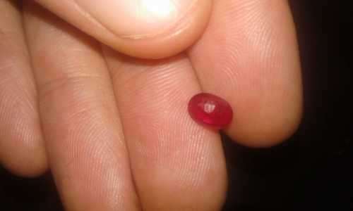 0.8 ct Natural Burmese Beautifull Ruby Vitreous luster ( only heated)