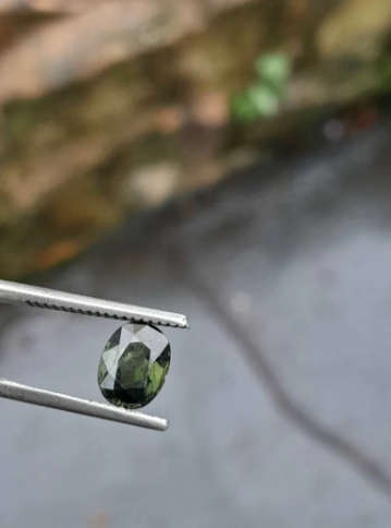 Natural 1.78 Ct Green Sapphire UNHEATED Small chip under stone on side Low bids