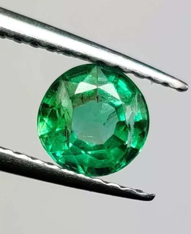 Natural 0.72 Ct Zambian Emerald VIDEO