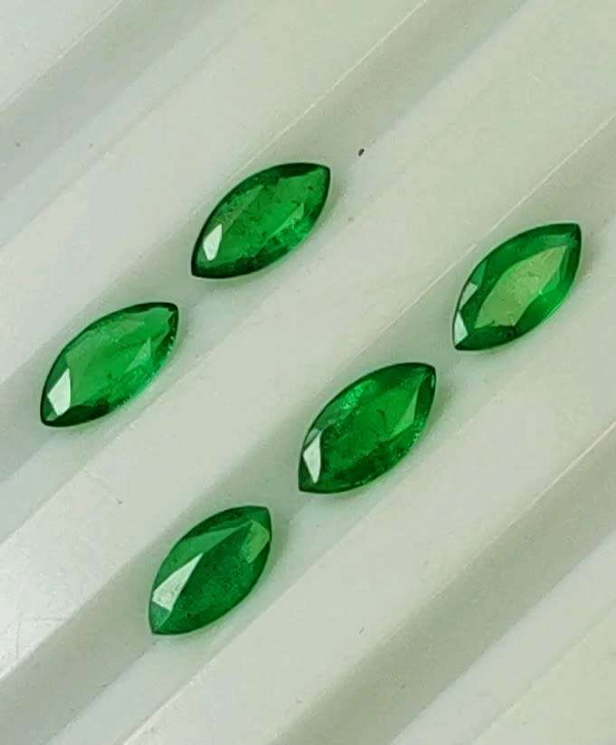 Natural 0.85 Ct Zambian Emerald 5 pc