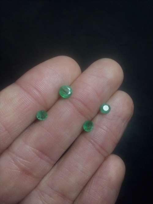 Natural 1.25 Ct Columbian Emeralds ( Lot )