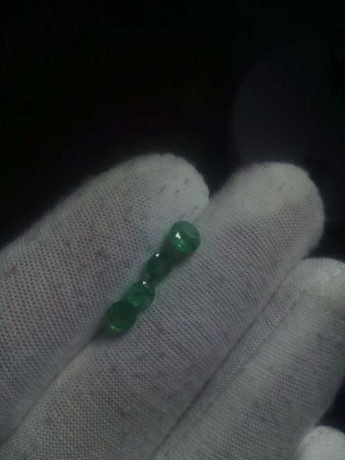 Natural 1.25 Ct Columbian Emeralds ( Lot )