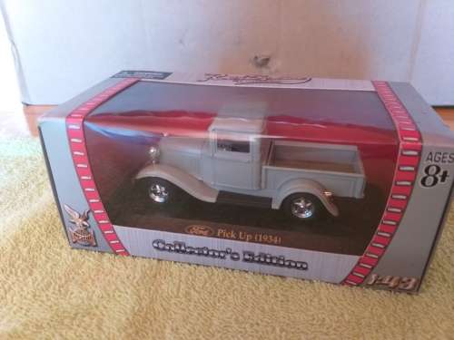 Road Signature- 1934 Ford Pick Up Gray MIB