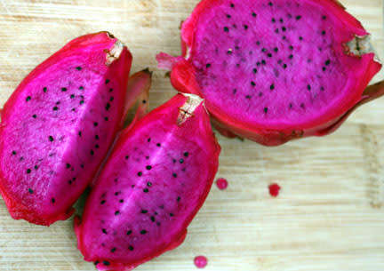 DRAGONFRUIT / PITAYA /  20 Seeds  - PINK SKIN & PURPLE FLESH` hylocereus setaceus`