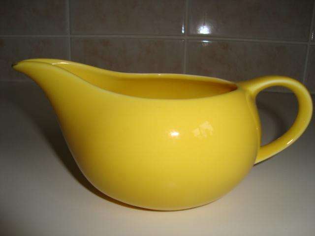 lovely small YELLOW CREAMER number 5039 H