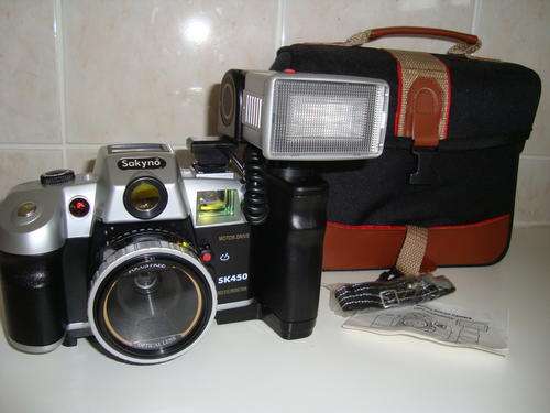 SYKYNO SK450 camera with FLASH and BAG - like new !!!