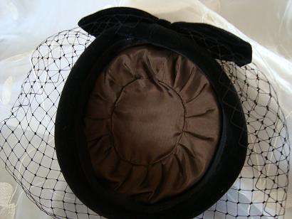 VINTAGE BLACK HAT WITH VEILING