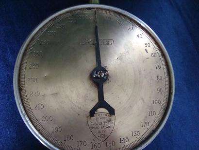 SALTER BRASS HANGING SCALE 300lb in 1lb -no 235