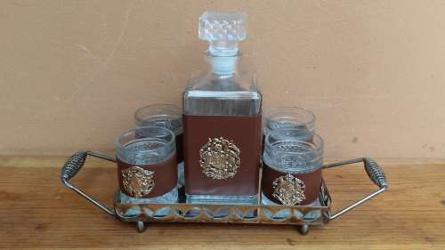 Lovely old Retro decanter set.