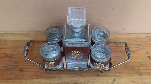 Lovely old Retro decanter set.