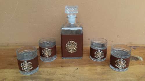 Lovely old Retro decanter set.