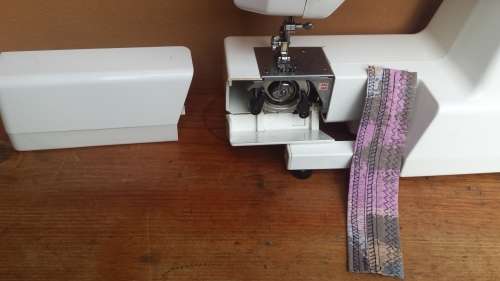 Lovely Empisal Dahlia sewing machine.