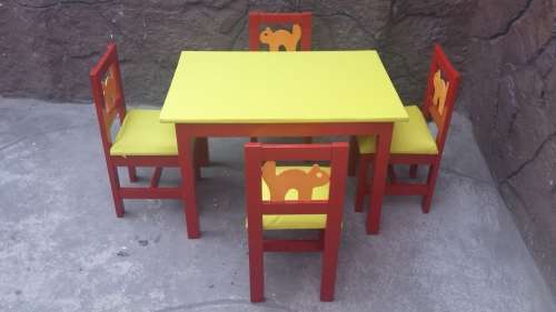 Beautiful kids table & chairs set.