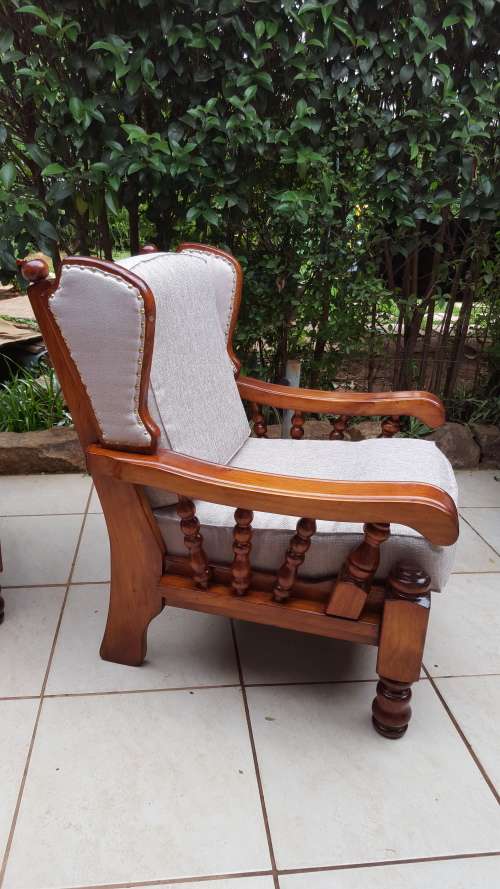 Beautiful wooden 6 seater lounge suite.