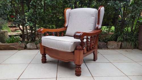 Beautiful wooden 6 seater lounge suite.