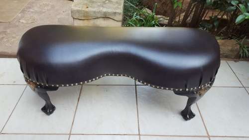 Beautiful ball & claw kidney shaped otterman