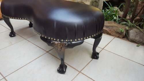 Beautiful ball & claw kidney shaped otterman