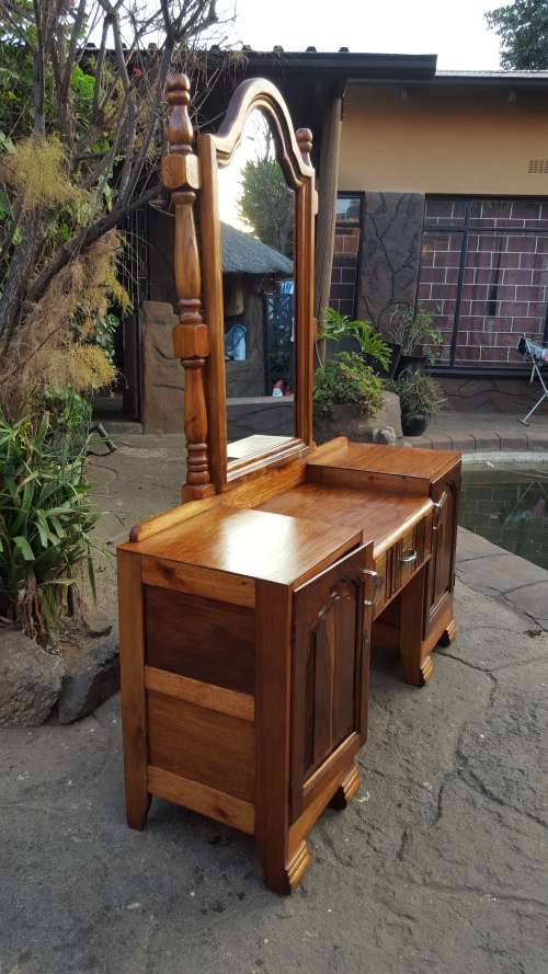 Beautiful vintage mix deco dressing table.