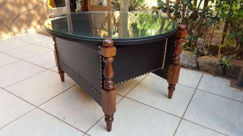 Beautiful round Retro coffee table.