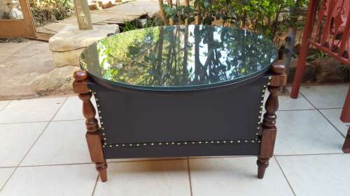 Beautiful round Retro coffee table.
