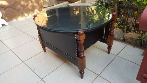 Beautiful round Retro coffee table.