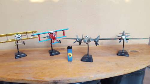 Collection of 4 plastic model aeroplanes.