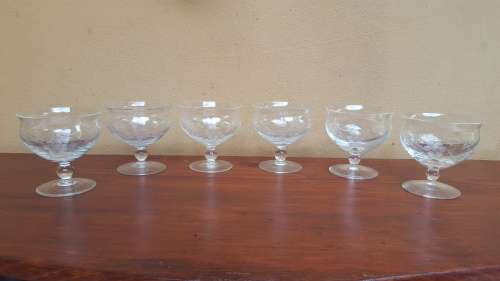 Beautiful set of 6 grape design dessert bowls.