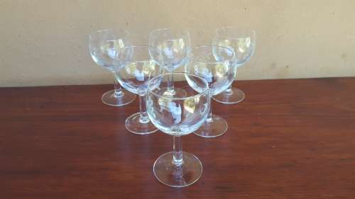 Beautiful set of 6 large grape design wine glasses.