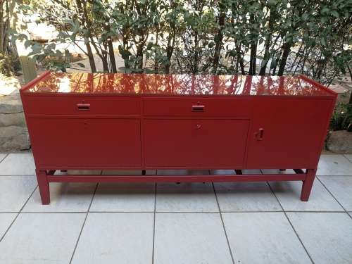 Lovely red, Retro sideboard / cabinet.