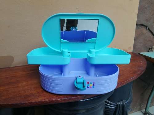 Lovely plastic jewellery box.