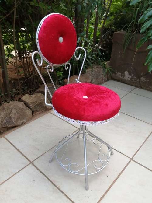 Beautiful, vintage metal bordeaux chair.