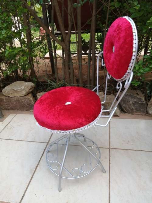 Beautiful, vintage metal bordeaux chair.