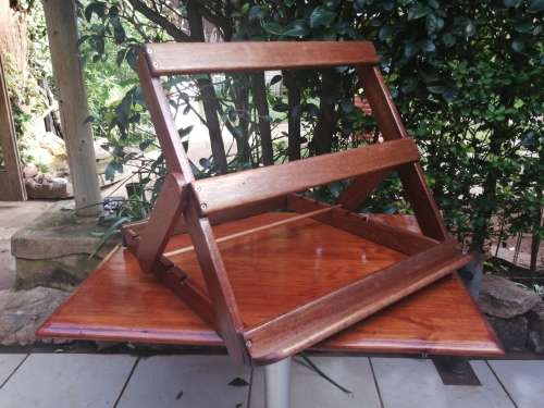 Lovely wooden table easel.